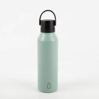 Trinkflasche Runbott MII 600ml Eucalyptus – präsentiert mit matter Oberfläche in Eukalyptusgrün, schwarzem Deckel und strukturierter Trageschlaufe; minimalistisches Design in Szene gesetzt, BPA-frei, geschmacksneutral und auslaufsicher - Vollansicht