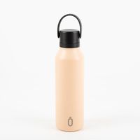 91333-Trinkflasche-Runbott-MII-600ml-Peach-geschmacksneutral--BPA-frei-und-auslaufsicher-IMG-8424.jpg Trinkflasche Runbott MII 600ml Peach – präsentiert mit matter, pfirsichfarbenener Oberfläche, schwarzem Deckel und strukturierter Trageschlaufe; schlichtes, modernes Design in Szene gesetzt, BPA-frei, geschmacksneutral und auslaufsicher - Vollansicht