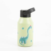 91345-Trinkflasche-Marta-Munte-Braquiosaurus-gruen-von-Runbott-350ml-geschmacksneutral--BPA-frei-und-auslaufsicher-IMG-8335.jpg Trinkflasche „Marta Munté Braquiosaurus“ von Runbott – hellgrüne, BPA-freie Edelstahlflasche mit schwarzem Deckel und fröhlichem Dino-Motiv, in Szene gesetzt auf weißem Untergrund