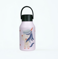 91347-Trinkflasche-Marta-Munte-Unicorn-Powder-Pink-von-Runbott-350ml-geschmacksneutral--BPA-frei-und-auslaufsicher-Screenshot-2025-04-05-215431.png Trinkflasche Marta Munté Unicorn Powder Pink von Runbott 350ml - geschmacksneutral, BPA-frei und auslaufsicher