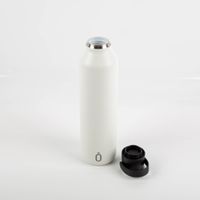 Trinkflasche Runbott MII 1L in der Farbe Cream – elegant präsentiert mit schwarzem Drehverschluss und Tragebügel, auslaufsicher, BPA-frei und geschmacksneutral für nachhaltigen Trinkgenuss unterwegs - mit offenem Deckel