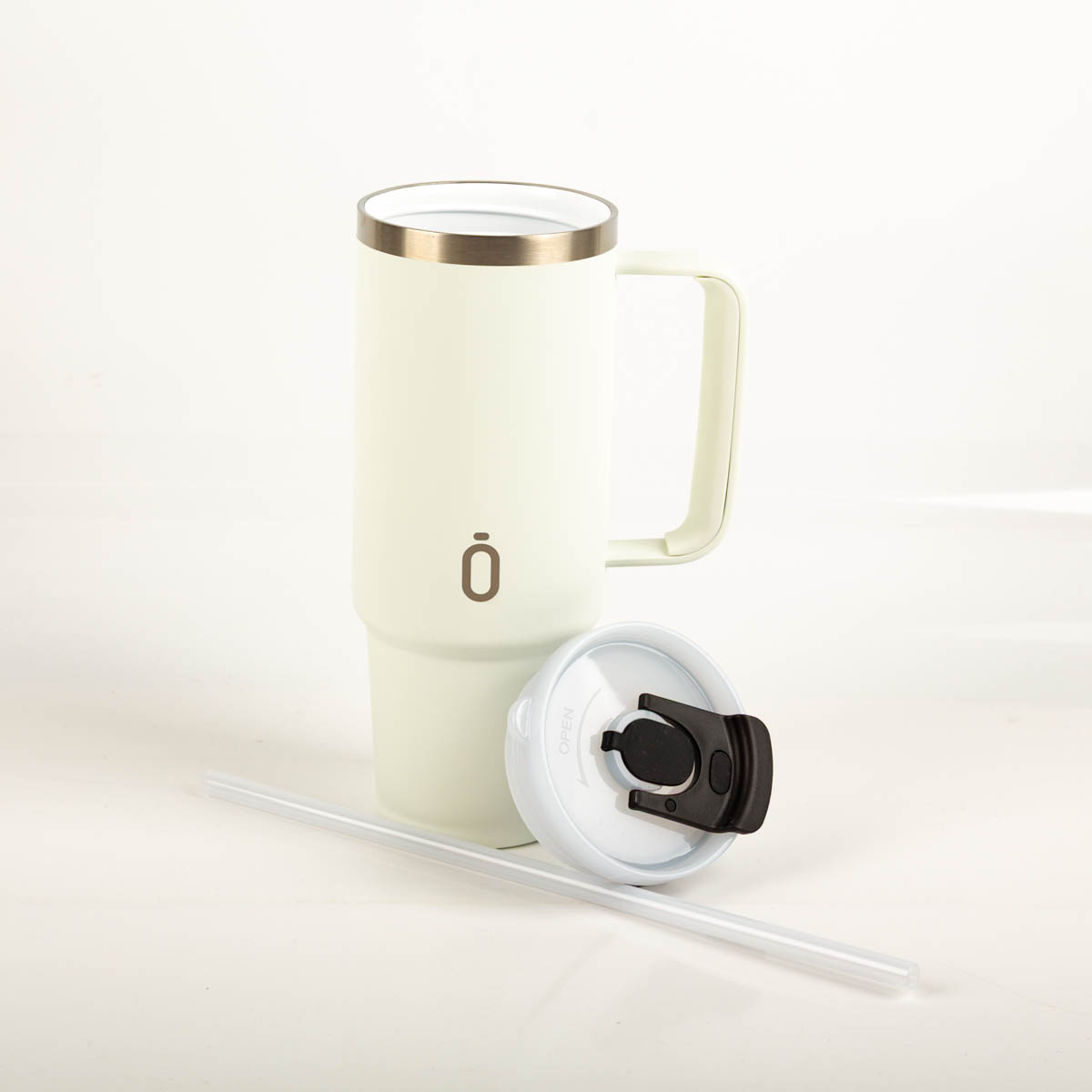91358-Trinkbecher-Runbott-Latt-800-Cream-mit-Henkel-800ml-geschmacksneutral--BPA-frei-und-auslaufsicher-IMG-7050.jpg Der hochwertige Trinkbecher Runbott Latt 800 Cream mit Henkel 800ml überzeugt durch seine BPA-freie, geschmacksneutrale Keramikbeschichtung und das auslaufsichere Design in elegantem Cremeweiß - mit abgenommenen Deckel