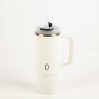 Der hochwertige Trinkbecher Runbott Latt 800 Cream mit Henkel 800ml überzeugt durch seine BPA-freie, geschmacksneutrale Keramikbeschichtung und das auslaufsichere Design in elegantem Cremeweiß - Vollansicht
