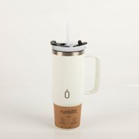 Der hochwertige Trinkbecher Runbott Latt 800 Cream mit Henkel 800ml überzeugt durch seine BPA-freie, geschmacksneutrale Keramikbeschichtung und das auslaufsichere Design in elegantem Cremeweiß - mit Logo