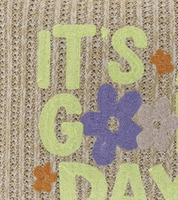 91385-Kuschelkissen-3D-Knubbel-weiss-45x45cm-Screenshot-2025-04-09-123246.png Detail von Schrift und Blume bei Kissen Strickkissen ITS A GOOD DAY beige 45x45cm