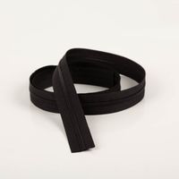 91419-Reissverschluss-Meterware-made-in-Germany-individuell-zuschneidbar-25mm-Schwarz--IMG-0649.jpg Dieser hochwertige Reißverschluss als Meterware bietet maximale Flexibilität für Ihre Nähprojekte. Die in Deutschland gefertigte Qualitätsware in zeitlosem Schwarz lässt sich individuell auf die gewünschte Länge zuschneiden und überzeugt durch eine Breite