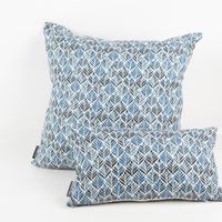 91424-Kissenhuelle-Aquarell-Ornamenten-weiss-blau-in-versch--Groessen-von-SCHoeNER-LEBEN---MG-2418.jpg Moderne Kissenhülle mit Aquarell Ornamenten in Blau aus Baumwolle in verschiedenen Größen oder nach Maß von SCHÖNER LEBEN. 30x50cm mit 50x50cm
