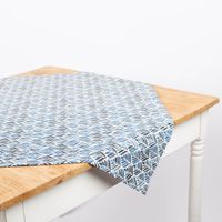 Tischdecke aus Baumwolle mit Aquarell Ornamenten in Weiß und Blau in diversen Größen oder nach Maß von SCHÖNER LEBEN. als Mitteldecke
