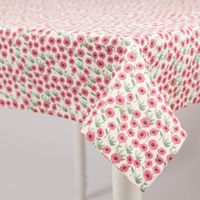 Tischdecke aus Baumwolle mit Mini Blumen in Weiß und Pink von SCHÖNER LEBEN, detailreich über Tischecke drapiert