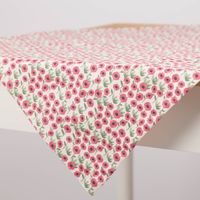 Tischdecke aus Baumwolle mit Mini Blumen in Weiß und Pink, feine Gewebestruktur gut sichtbar