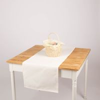 Tischläufer Outdoor Olefina mit Fleckschutz in Ecru 40x160cm von SCHÖNER LEBEN auf Holztisch dekoriert