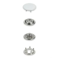 91480-Druckknoepfe-Jersey-12mm-weiss-20-Stk-von-Prym--Screenshot-2025-05-01-160526.jpg Ein Druckknopf mit allen 4 Einzelteilen übereinander vor weißem Hintergrund um den Aufbau zu zeigen