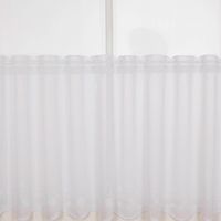 Scheibengardine Leinenoptik Kreise – 30 cm hoch, Meterware | Transparent, mit Stickerei, kürzbar ohne Nähen Detailaufnahme am Fenster