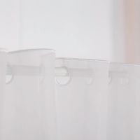 91540-Scheibengardinen-Meterware-Effektvoile-Stickerei-Raute-weiss-grau-60cm-hoch--MG-1051.jpg Scheibengardine Effektvoile Raute weiß-grau – 60 cm hoch, Meterware | Transparenter Voile mit moderner Stickerei, nähfrei kürzbar Nahaufnahme oberes Ende