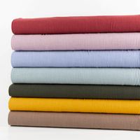 Baumwollstoff Cotton Slub Washed Taupe-Braun – Weich, luftig & perfekt für sommerliche Kleidung mit anderen Stoffen in Szene gesetzt