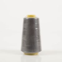 91641-Overlock-Naehgarn-2700m-40-20-blaugrau-91641-2.jpg Fein gewickeltes Nähgarn in Blaugrau auf Konusspule mit 2700 Metern Lauflänge