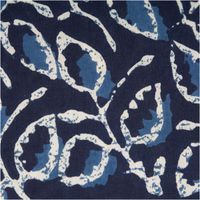 Leichter Baumwollstoff Voile mit Blättern in Blau Detailaufnahme