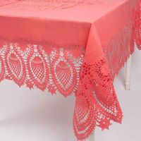 91678-Tischdecke-abwaschbar-Haekelspitze-Amira-sugar-pink-137x180cm--MG-1713-Bearbeitet.jpg Rechteckige Tischdecke in kräftigem Zuckerrosa mit dekorativer Häkeloptik, kunstvoll gemustert, wetterfest, pflegeleicht und vielseitig für Landhaus- oder Vintage-Einrichtungen geeignet - Kanten Detailaufnahme
