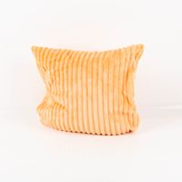 91680-Kissenhuelle-aus-Pluesch-in-Cordoptik-Streifen-Apricot-45x45cm--MG-0719.jpg Kuschelweiche Kissenhülle aus Plüsch mit breiten Cord-Streifen in Apricot 45x45cm Vollansicht mit Fuellung