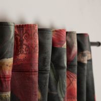 Samtvorhang Fische, Blumen & Heißluftballon in Dunkelgrün und Rot mit Smok-Schlaufenband Detail Raffung