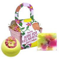 91826-Geschenkset-Ripe-for-Relaxation-Punnet-Gift-Pack-von-Bomb-Cosmetic--Screenshot-2025-05-26-210156.jpg Bomb Cosmetics Geschenkset Ripe for Relaxation mit Seife, Badebombe und Körbchen mit floraler Verpackung