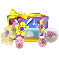 91827-Geschenkset-Love-You-Mum-Gift-Pack-von-Bomb-Cosmetic--Screenshot-2025-05-26-210340.jpg Gift set Love You Mum by Bomb Cosmetics with five handmade bath products and colorful floral gift box