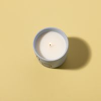 91854-Duftkerze-Impressions-Thumps-Up-im-Keramiktopf-Mint-Leaf-und-Cardmom-von-Paddywax-IM0505EU-21.jpg Paddywax Kerze Thumbs Up von oben auf gelbem Untergrund fotografiert
