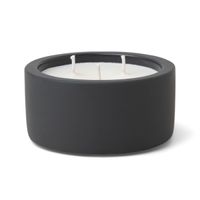 Duftkerze Black Oak von Gentlemen’s Hardware im schwarzen Betontopf mit drei Dochten