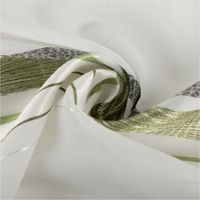 91889-Gardinenstoff-Dekostoff-halbtransparent-Jacquard-Streifen-Blaetter-weiss-gruen-1-50m-Breite-IMG-4384_1.jpg Eleganter Jacquard-Gardinenstoff in Weiß mit modernen Streifen und Blättermotiven in frischem Grün. Der halbtransparente Stoff mit 1,50 m Breite verschönert Fenster als dekorativer Store oder Vorhang - kunstvoll eingedreht in Falten