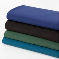 91922-Badeshorts-Stoff-recycelt-wasserabweisend-schnell-trocknend-uni-petrol-1-48m-Breite--MG-2195.jpg Badeshorts Stoff recycelt wasserabweisend schnell trocknend uni petrol 1,48m Breite mit anderen Stoffen praesentiert Nahaufnahme