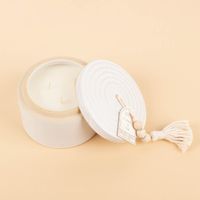 91991-Duftkerze-Sojakerze-Cypress-und-Fir-285g-Keramiktopf-offwhite-mit-Holzperlenanhaenger-von-Paddywax--MG-3462-Bearbeitet.jpg Paddywax Duftkerze Cypress & Fir – 3-Docht Sojakerze im Keramiktopf 285g mit Holzperlen geoeffnet