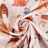 92005-Baumwollstoff-Popeline-Digitaldruck-Dogs-beige-braun-1-48m-Breite--MG-3502.jpg Baumwollstoff mit buntem Digitaldruck verschiedenster Hunderassen auf hellem Hintergrund – liebevoll illustriert in Beige- und Brauntönen, ideal für tierische Nähprojekte -kunstvoll eingedreht in Falten