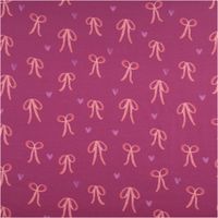 Sweatstoff aus Baumwolle in Fuchsia mit digital gedruckten Schleifen und kleinen Herzen in Rosa und Lila, weich und leicht elastisch - Vollbild