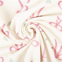 92063-Sweatstoff-aus-Baumwolle-Digitaldruck-Schleifen-offwhite-1-50m-Breite--MG-3998.jpg Sweatstoff aus Baumwolle in Offwhite mit rosa Schleifen und kleinen Herzen in Mint – weich, verspielt und gemütlich, ideal für Mädchenkleidung - kunstvoll eingedreht in Falten