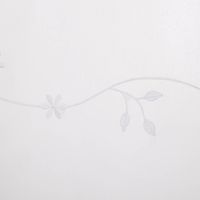 92066-Scheibengardine-Batistoptik-Stickerei-Haekelborte-weiss-45x120cm-IMG-4105.jpg Moderne Scheibengardinen Meterware aus transparentem Voile in frischem Weiß mit grafischen Blumen-Stickereien in 60cm Höhe Detailaufnahme