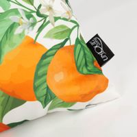 Outdoor Kissen mit frischem Orangen-Dessin in Weiß und Orange 45x45cm – Sommerfeeling für Balkon, Garten & Terrasse Kissenecke