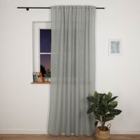 92079-Gardine-Soft-mit-Kombiband-Leinenstruktur-uni-salbeigruen-140-x-245cm--IMG-8175-Bearbeitet.jpg Gardine Soft in Salbeigrün bei Abendlicht, aufgehängt vor einem Fenster mit Blick auf den Nachthimmel – sanfte Farbwirkung in wohnlicher Atmosphäre