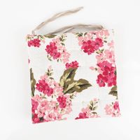 92104-Sitzkissen-Blueten-mit-Bindebaendern-weiss-pink-38x38x4cm-IMG-4343.jpg Sitzkissen 38x38x4cm – Blüten-Dessin weiß/pink mit Bindebändern Vollansicht