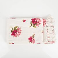 Wohndecke 125x150cm mit Blumen & Fransen – für ein charmantes Zuhause Detailaufnahme