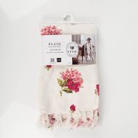 92107-Decke-Blumen-Fransenrand-wollweiss-pink-125x150cm-IMG-4450.jpg Wohndecke 125x150cm mit Blumen & Fransen – für ein charmantes Zuhause Vollansicht