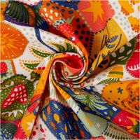 92123-Tischdeckenstoff-abwaschbar-Baumwollstoff-beschichtet-Janeiro-bunt-1-60m-Breite-IMG-4838.jpg Abwaschbarer Tischdeckenstoff aus beschichteter Baumwolle mit farbenfrohen tropischen Motiven wie Vögeln, Palmen, Früchten und Blumen in lebhaften Farben - kunstvoll eingedreht in Falten