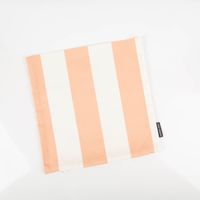 92136-Kissenhuelle-Streifen-apricot-ecru-in-versch--Groessen-von-SCHoeNER-LEBEN--IMG-5933.jpg Quadratische Kissenhülle mit apricot-ecru Streifen von SCHÖNER LEBEN., flach präsentiert
