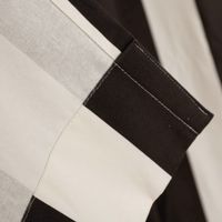 92144-Vorhang-Streifen-schwarz-ecru-mit-Smok-Schlaufenband-245x130cm--HxB--oder-Wunschmass-von-SCHoeNER-LEBEN--IMG-6058.jpg Vorhang aus der SCHÖNER LEBEN Kollektion, maßgefertigt, mit breiten vertikalen Streifen in Schwarz und Ecru, handgenäht nach individuellem Wunschmaß- umgedreht