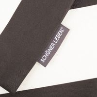 92146-Kissenhuelle-Streifen-schwarz-ecru-in-versch--Groessen-von-SCHoeNER-LEBEN--IMG-6196.jpg Detailansicht des SCHÖNER LEBEN Labels an der Kissenhülle mit schwarz-ecru Streifen.