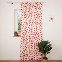Vorhang aus der SCHÖNER LEBEN Kollektion, handgenäht nach Maß, mit Mohnblumen-Muster in kräftigem Rot und Grün auf hellem, naturfarbenem Hintergrund - halboffen am Fenster