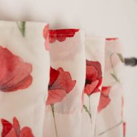 Vorhang aus der SCHÖNER LEBEN Kollektion, handgenäht nach Maß, mit Mohnblumen-Muster in kräftigem Rot und Grün auf hellem, naturfarbenem Hintergrund - oberes Ende