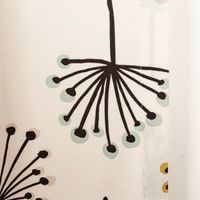 92157-Vorhang-Blumen-abstrakt-weiss-mit-Smok-Schlaufenband-245x130cm--HxB--oder-Wunschmass-von-SCHoeNER-LEBEN--IMG-6072.jpg Vorhang aus der SCHÖNER LEBEN Kollektion, maßgefertigt, mit abstraktem Blumenmuster in Schwarz und Gelb auf naturfarbenem Hintergrund, handgenäht nach individuellem Wunschmaß - Nahaufnahme