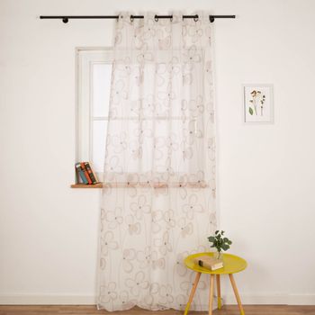Transparenter Ösenvorhang aus Voile in Weiß und Beige mit abstraktem Blumenmuster, leicht und dekorativ für helle, freundliche Wohnräume - halb offen am Fenster
