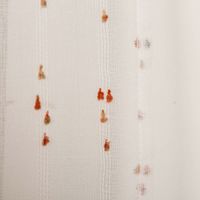92205-oesenvorhang-Voile-Laengsstreifen-Puenktchen-weiss-135x260cm-IMG-4985.jpg Transparenter Ösenvorhang aus Voile in Weiß mit feinen Längsstreifen und kleinen bunten Pünktchen, leicht und luftdurchlässig für helle Räume - Stoff Transparenz