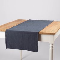 92228-Tischlaeufer-Leinen-mit-BW-Anteil-einfarbig-dunkelblau-40x160cm-von-SCHoeNER-LEBEN---IMG-6534.jpg Dunkelblauer Tischläufer aus Leinen mit Baumwollanteil von SCHÖNER LEBEN, einfarbig, Maße 40x160 cm, auf einem Holztisch dekoriert - Vollansicht